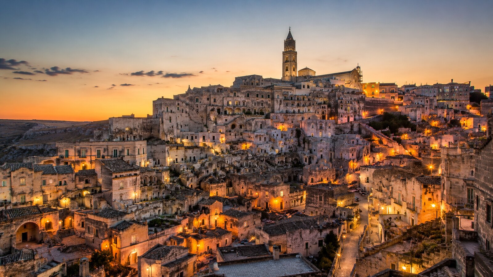 Skalní město Matera s domy vytesanými do skály
