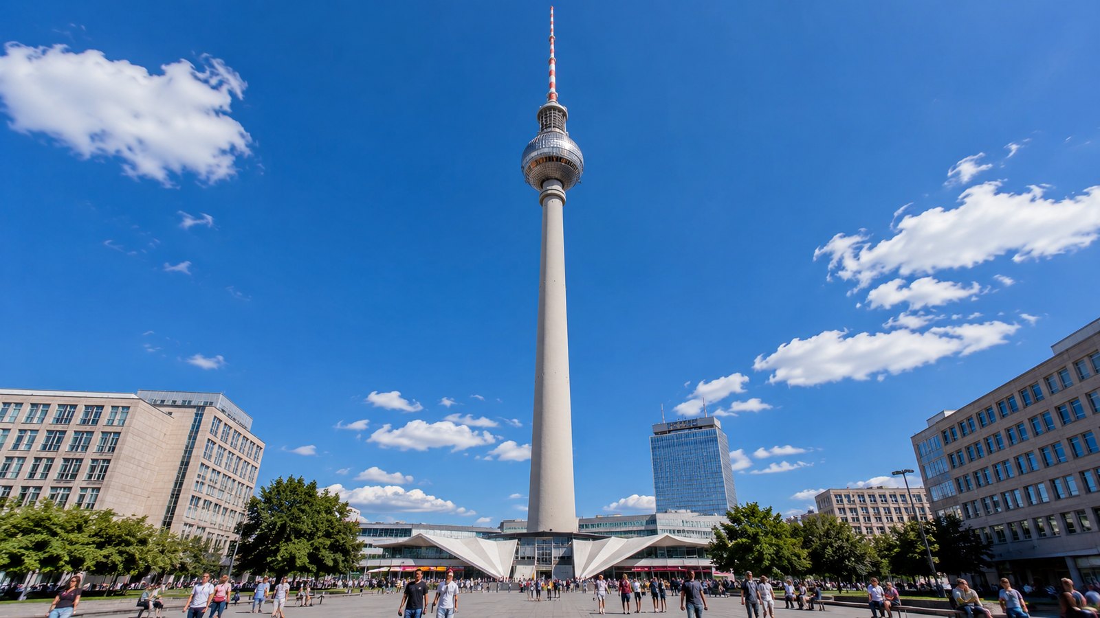 Televizní věž a Alexanderplatz v centru Berlína