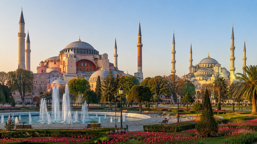 Hagia Sofia a Modrá mešita v istanbulské čtvrti Sultanahmet