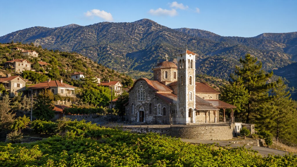 Horská vesnice v pohoří Troodos na Kypru