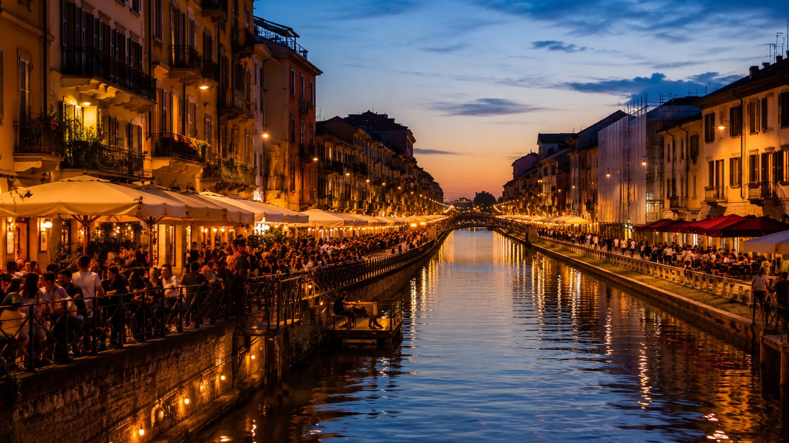 Čtvrť Navigli v Miláně s kanály a večerním životem