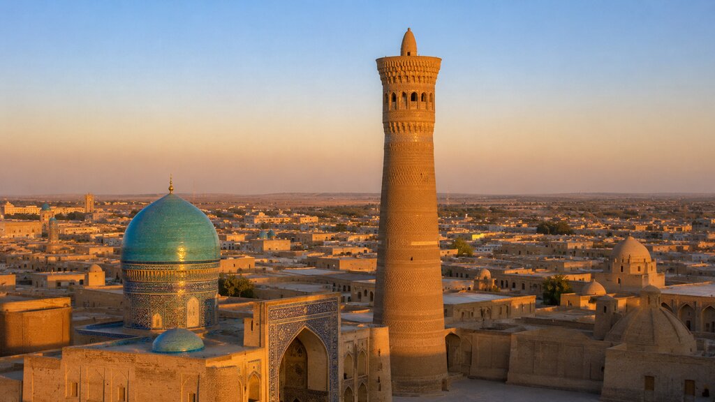 Minaret Kalon a madrasa ve starém městě Buchara