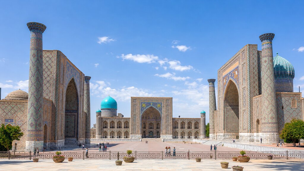 Náměstí Registan se třemi madrasami v Samarkandu