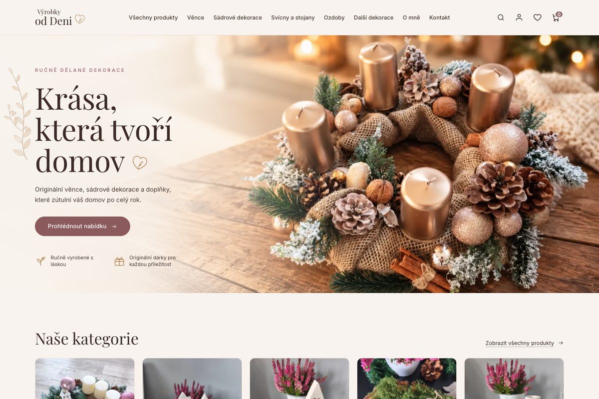 Úvodní stránka e-shopu Výrobky od Deni s adventním věncem s měděnými svíčkami a nápisem Krása, která tvoří domov