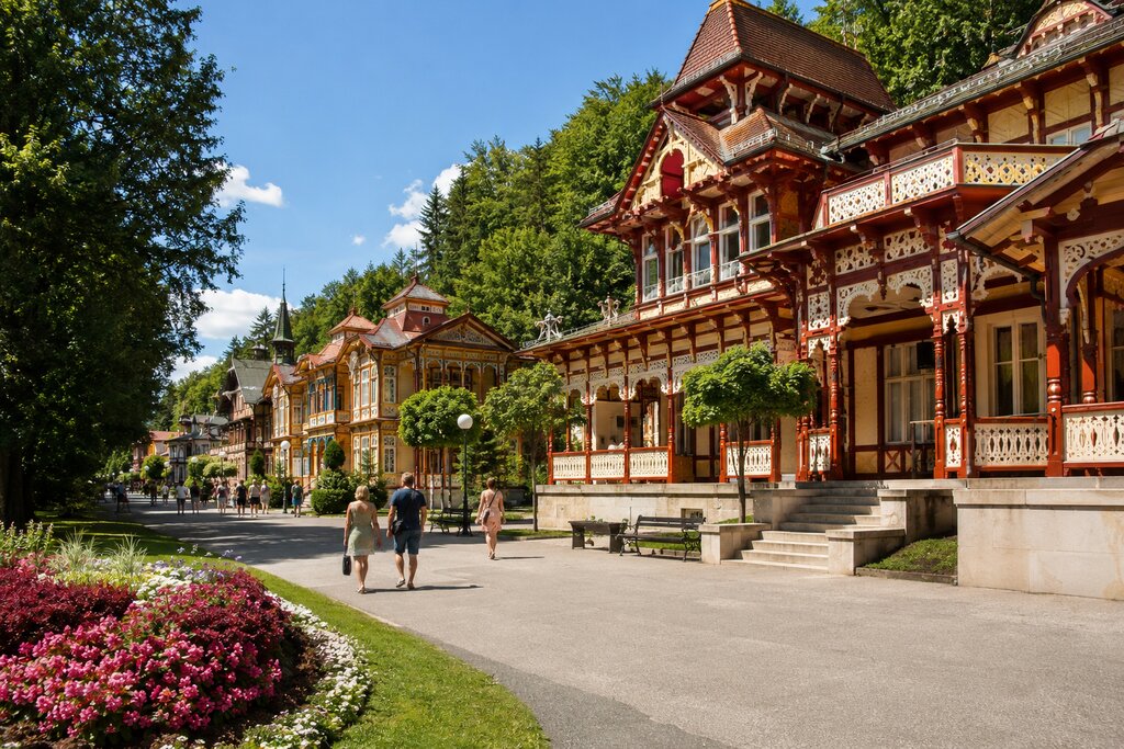 Lázeňská kolonáda v Luhačovicích se secesní architekturou