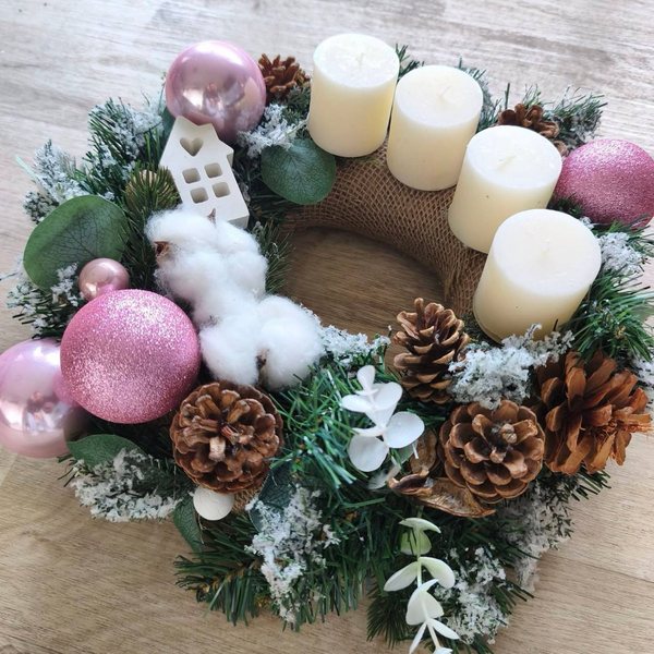 Adventní věnec růžový s bavlnou